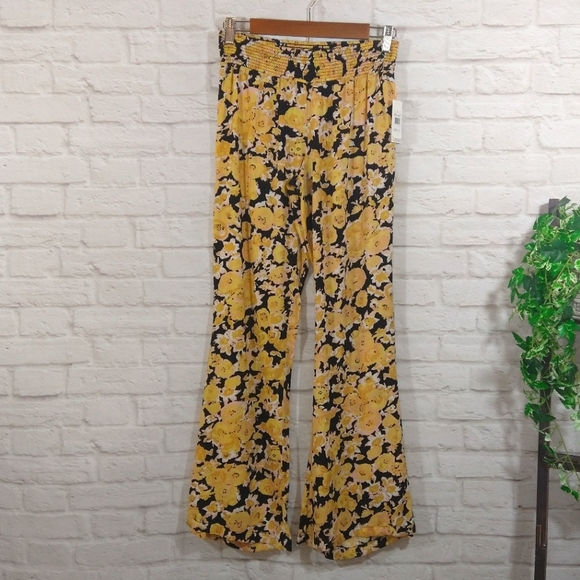 Volcom Pants - MS Volcom Fun Yellow Black Floral Flare Leg From The Block Pants NWT Size S